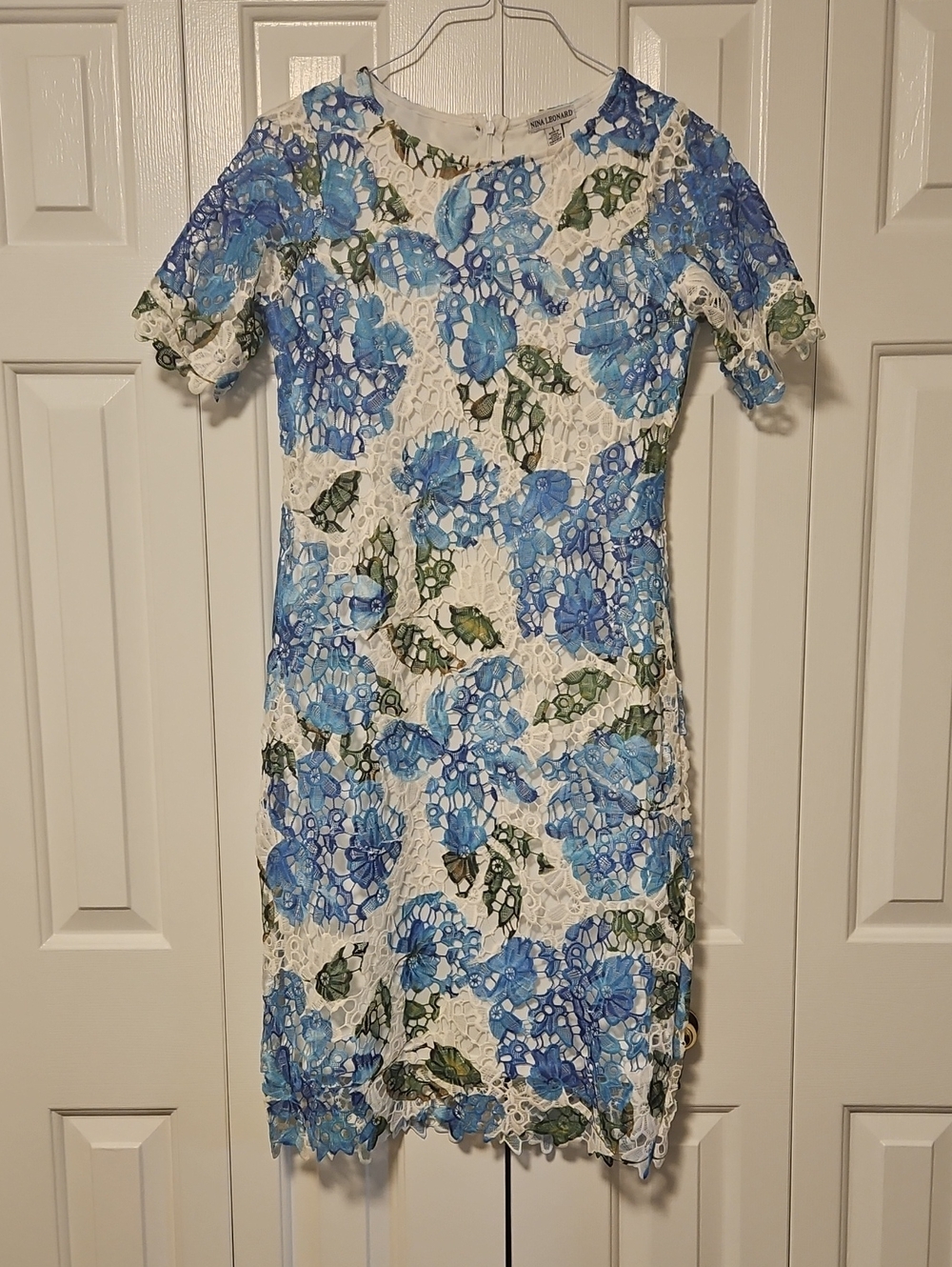 NWOT Nina Leonard Blue and Cream Floral Lace Shift Dress